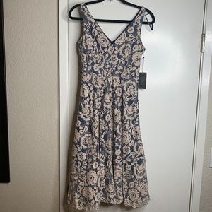 VINCE CAMUTO LACE V-NECK DRESS
